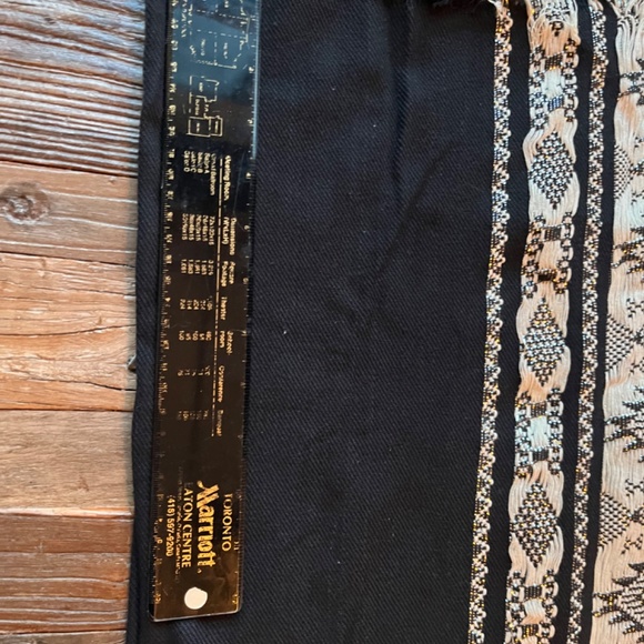 Gorgeous black, white and silver metallic thread blanket scarf - Picture 2 of 2